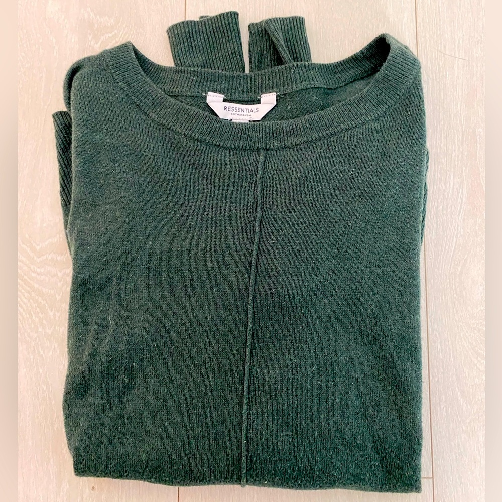 RW&CO green long sleeve sweater